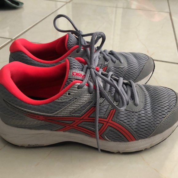 Running shoes/sneakers - Picture 3 of 3